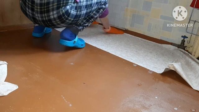 Ремонт кухни своими рукамиСАМЫЙ- САМЫЙ БЮДЖЕТНЫЙ РЕМОНТ ПОЛА.ДИШМАНСКИЙ ПОЛ В КУХНЕ РЕЗУЛЬТАТ:ВАУ! смотреть онлайн