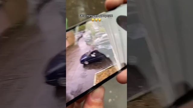 Мужик закинул назад мусор в машину .. и все остальное???? смотреть онлайн