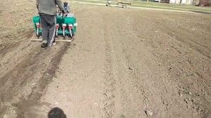 Сеялка к мотоблоку Заря, сеем люцерну с песком!