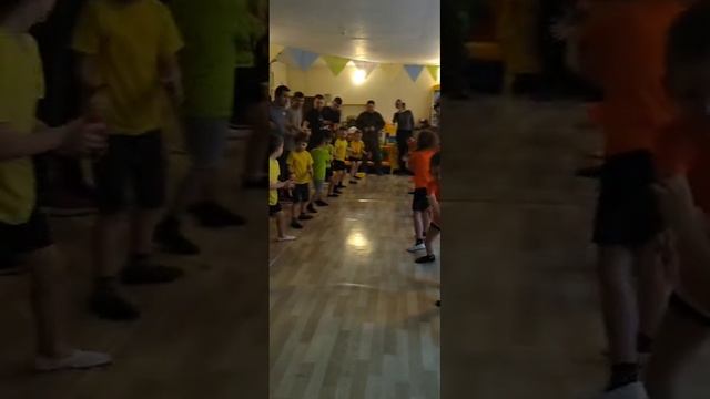 "Сильные, ловкие, смелые!" (соревнование дедов, отцов, братьев в честь 23 февраля) смотреть онлайн