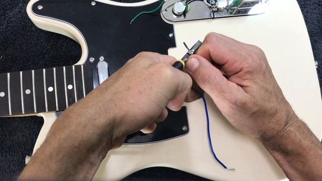 Installing the bridge ground wire | TE Guitar Kit смотреть онлайн