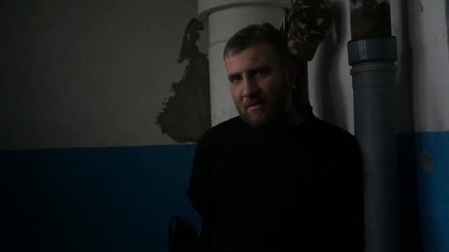 Музыкант из Польши поселился в Мариуполе из- за Виктории смотреть онлайн