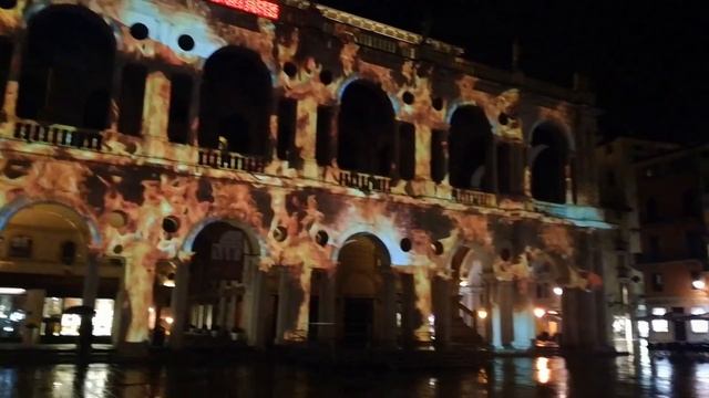 Videomapping sulla Basilica Palladiana смотреть онлайн