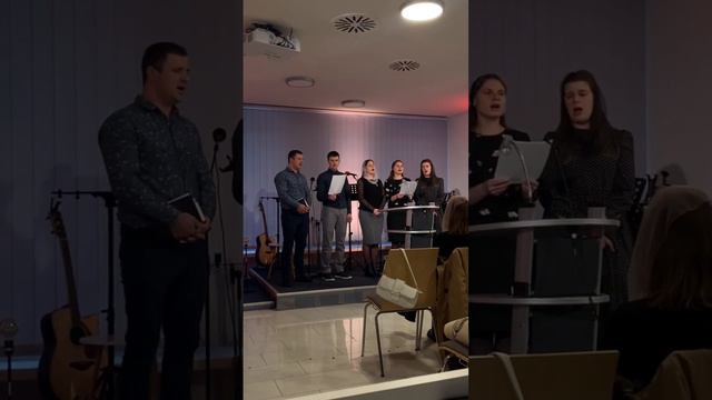 Нависли скалы слева, зияет пропасть справа... смотреть онлайн