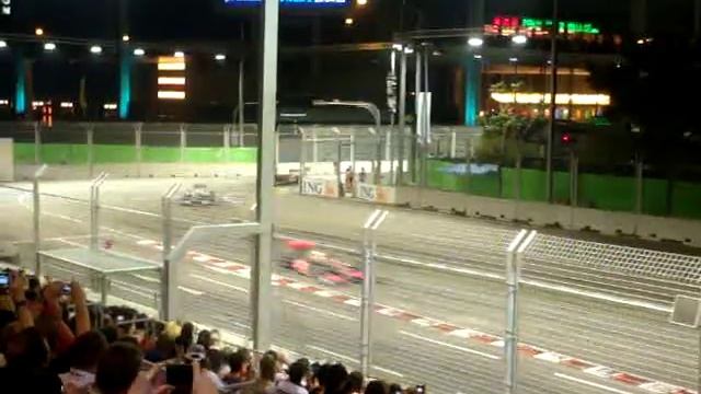Formula 1.....Marina Bay, Singapore......Hamilton leads the start and wins.... смотреть онлайн