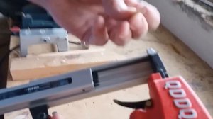 Шпилькозабивной пистолет(нейлер)