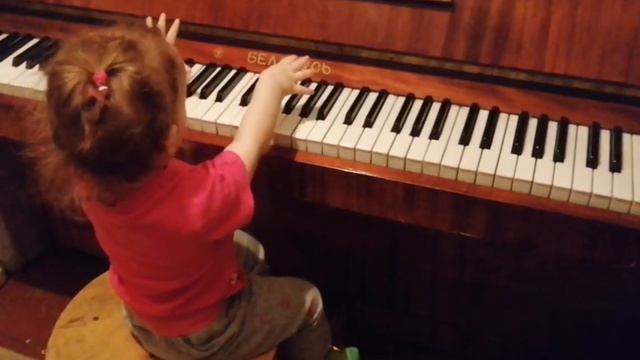 Маленький Моцарт. Алиса играет и поет смотреть онлайн