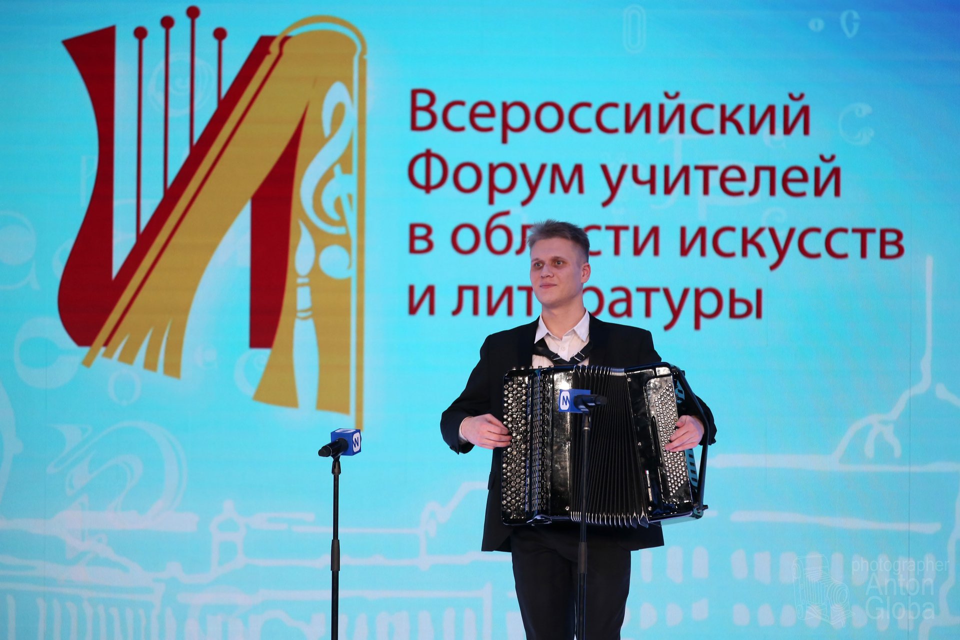 А.Комельков, педагог по баяну Ансамбля Локтева. A.Komelkov, accordion teacher of the Loktev Ensemble смотреть онлайн