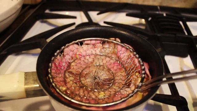 WITCH POTION: HOW TO MAKE ROSEWATER | VLOGOWEEN смотреть онлайн