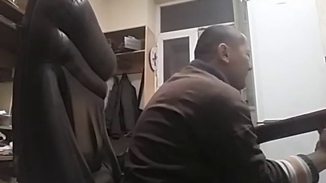Интересное исполнение -батарейка-. Про сто гитара смотреть онлайн