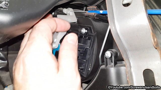 Heater Fan Resistor Fix - Nissan Micra K12 смотреть онлайн