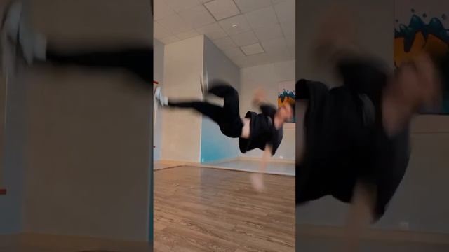 Оцени связку от 1 до 10?? Лекс #танцы #брейкданс #bboy #лекс #танцытнт #танцор #брейкданс смотреть онлайн