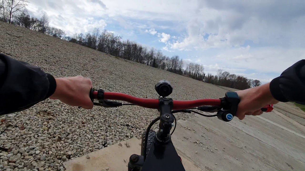 Поездка по парку / Ebike с мотором Cyclone на пространственной раме