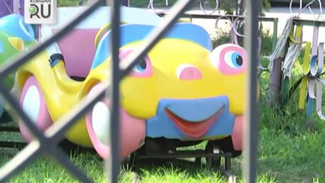 Из-за неисправности карусели пострадали дети смотреть онлайн