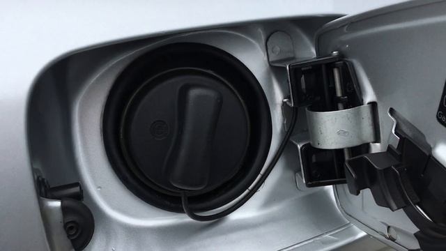 Новая петля лючка бензобака BMW 7er E38 смотреть онлайн
