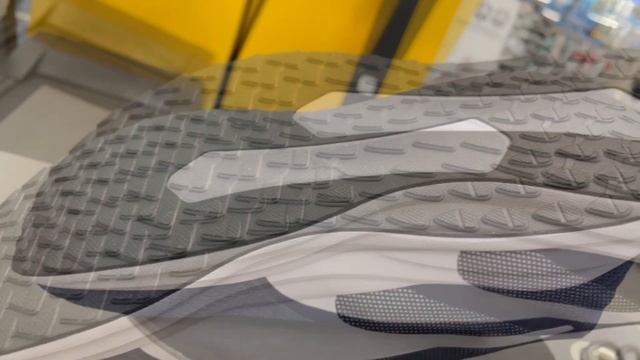 Puma Twitch Runner Темная лошадка среди Беговых кроссовок \ A dark horse among Running shoes смотреть онлайн