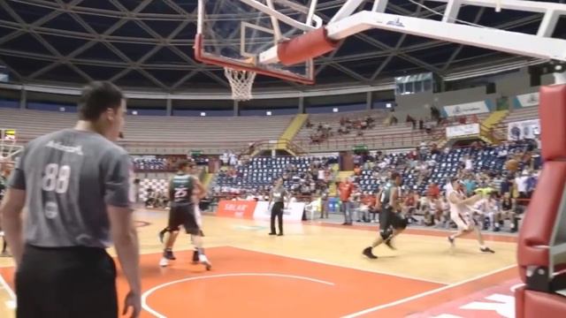 Парень специально смазал штрафной, рассчитал отскок и положил плюху, по которой снимут фильм смотреть онлайн