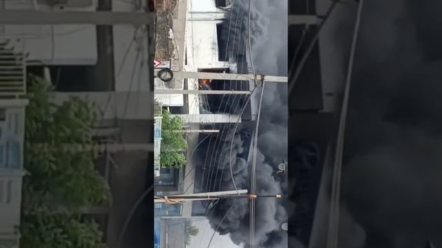 Fire at Hyundai showroom смотреть онлайн