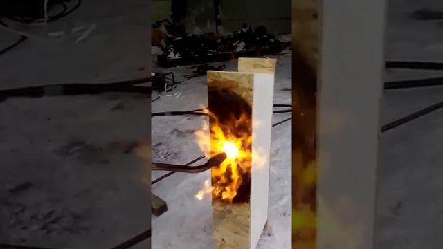 Испытания SIP панели огнем мощной горелки // buildia смотреть онлайн