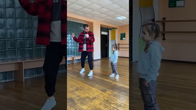 Крутышка?Танцует в 5 лет? смотреть онлайн