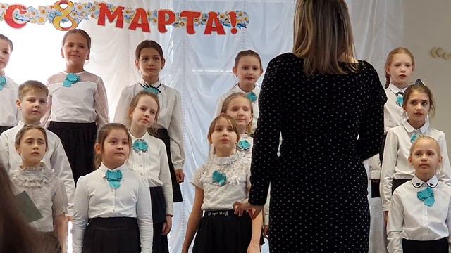 Солнечная песенка в честь 8 марта. Исполняет младший хор ДМШ №9. Хормейстер - Анастасия Сергеевна. смотреть онлайн