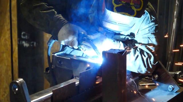 Изготовление фаркопа с защитой заднего бампера Mitsubishi Pajero IV смотреть онлайн