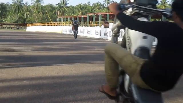 Suzuki DRZ 400sm Wheeling By Anu Lakmal смотреть онлайн