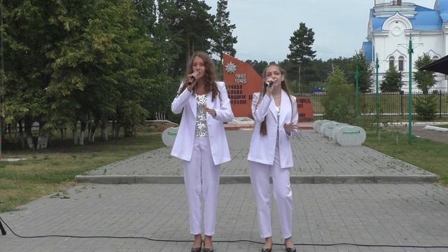 "Мon amour mon ami", исполняет дуэт Ульяна Ерёмина и Софья Переверзева смотреть онлайн