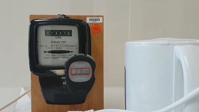 kWh meter met waterkoker en stopwatch смотреть онлайн