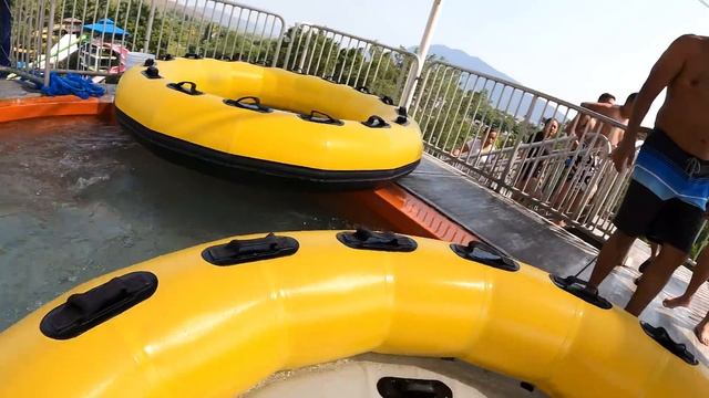 El Rollo Parque Acuático in Mexico | Water Slides & Cliff Jumping смотреть онлайн