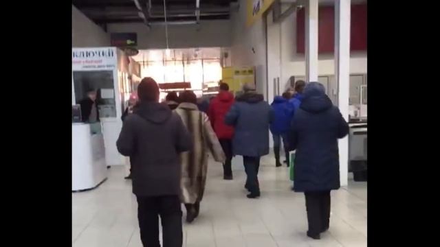 В Перми эвакуируют гипермаркет Лента смотреть онлайн