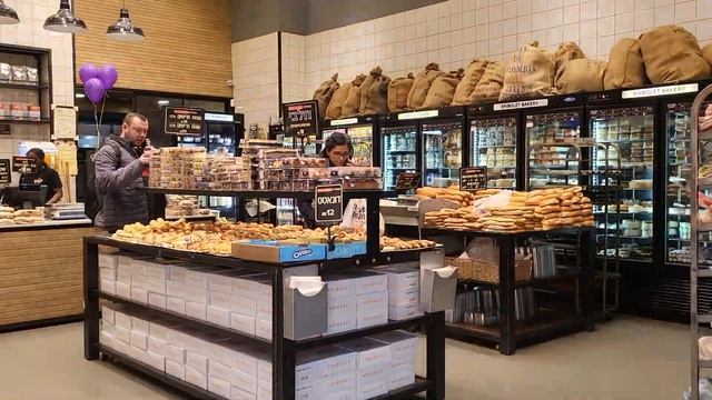 ИЗРАИЛЬ. Ашдод. Центр города. Где можно провести своё время. Магазин сухофруктов, орешек и другого смотреть онлайн