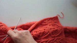 Кардиган спицами, продвижение. Набор петель для планки, способ три петли из двух кромочных.