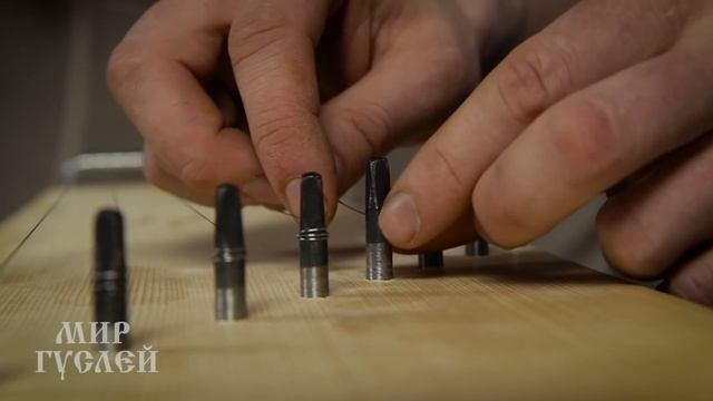 Замена струны на гуслях