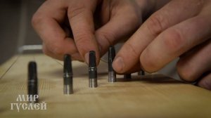 Замена струны на гуслях