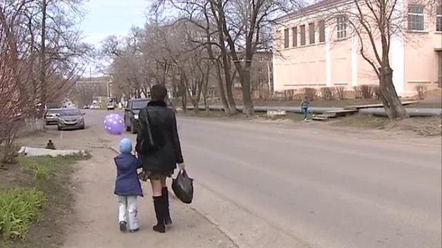 Квадратные метры. Что делать, если с потолка течет месяцами? смотреть онлайн