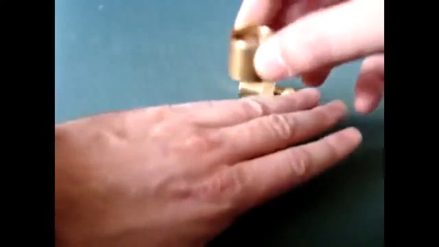 Шар проходит через руку