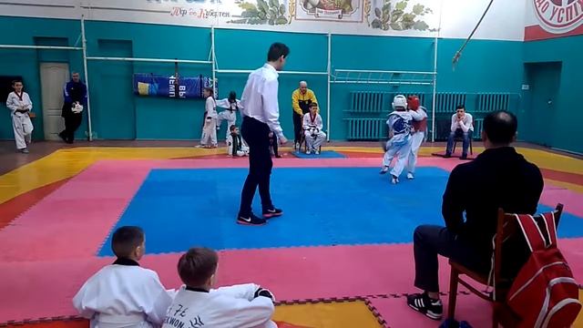 Тхэквондо. Каменское 2018. Спаринги смотреть онлайн