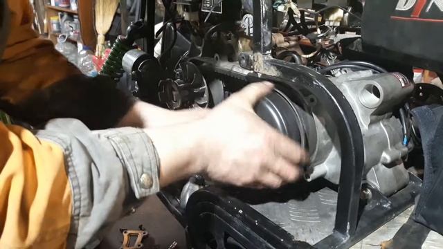 Установка- снятие ремня вариатора Динго т150. смотреть онлайн