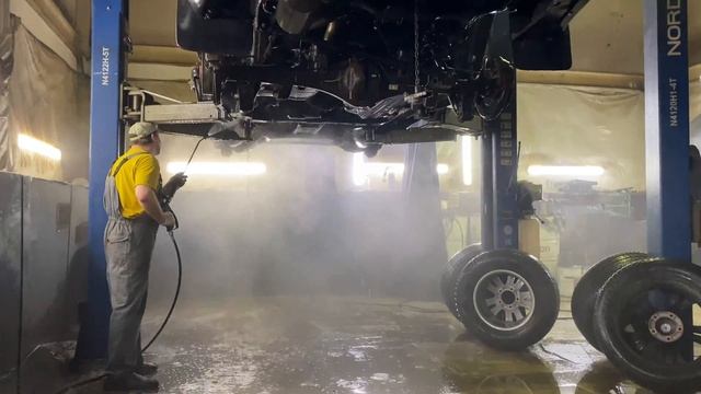 Мойка днища автомобиля на подъемнике смотреть онлайн