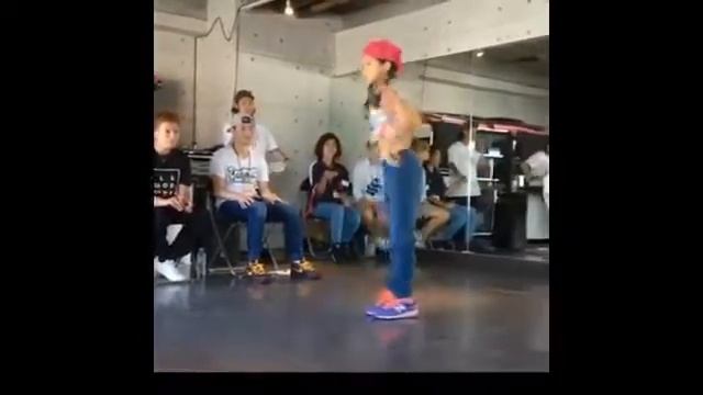 Танцуют прям как лес твинс??? смотреть онлайн