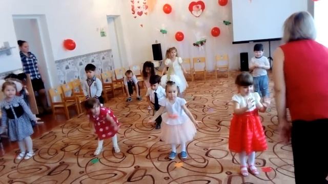 Выступление для мам. День матери. Младшая группа смотреть онлайн