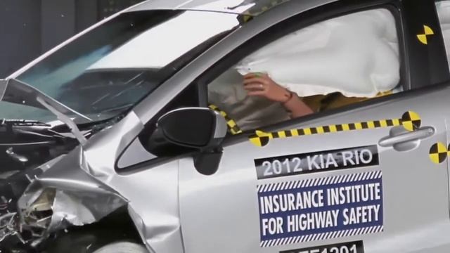 IIHS - 2012 Kia Rio - moderate overlap crash test / Good evaluation / смотреть онлайн