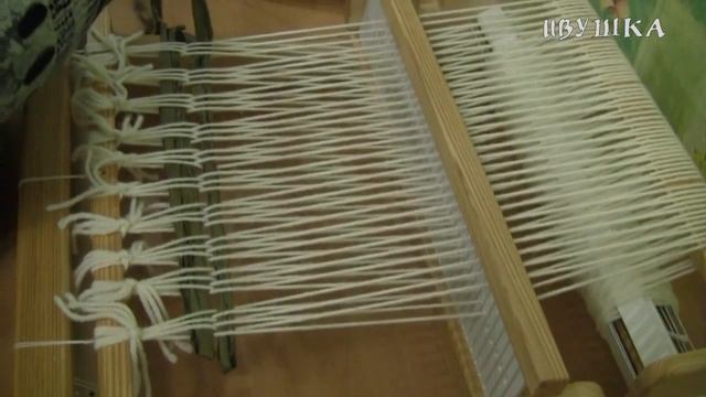Как заправить безремизный ткацкий станок. Ткачество шарфа. смотреть онлайн