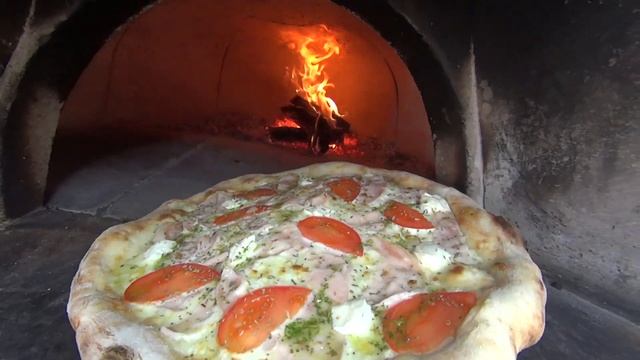 шикарная пицца в дровяной печи. смотреть онлайн