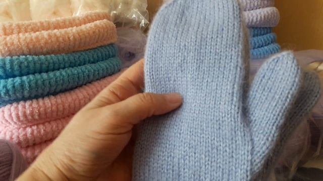 Готовые работы за январь . Варежки с весенней вышивкой . Плюшевые следки. смотреть онлайн