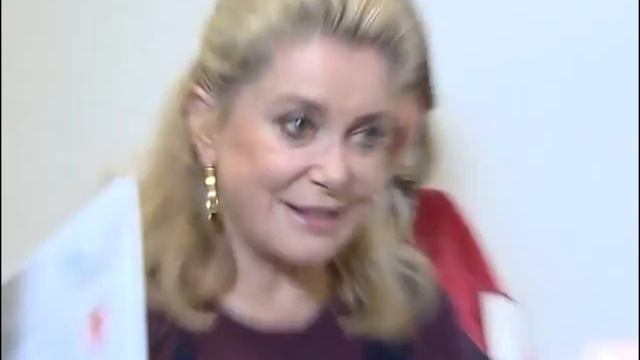 Catherine Deneuve - Heartless смотреть онлайн