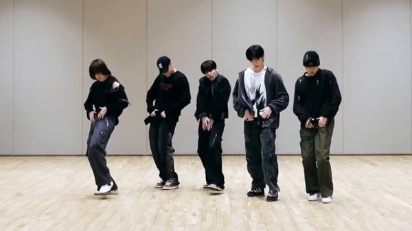 TXT - ‘Chasing That Feeling’ Dance Practice Mirrored [4K]