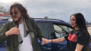 Бузова танцуем с Филиппом Киркоровым под песню?Цвет настроения синий?