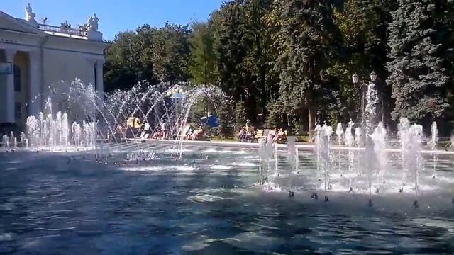 Сергиев Посад - Танцующий фонтан у ДК Гагарина смотреть онлайн
